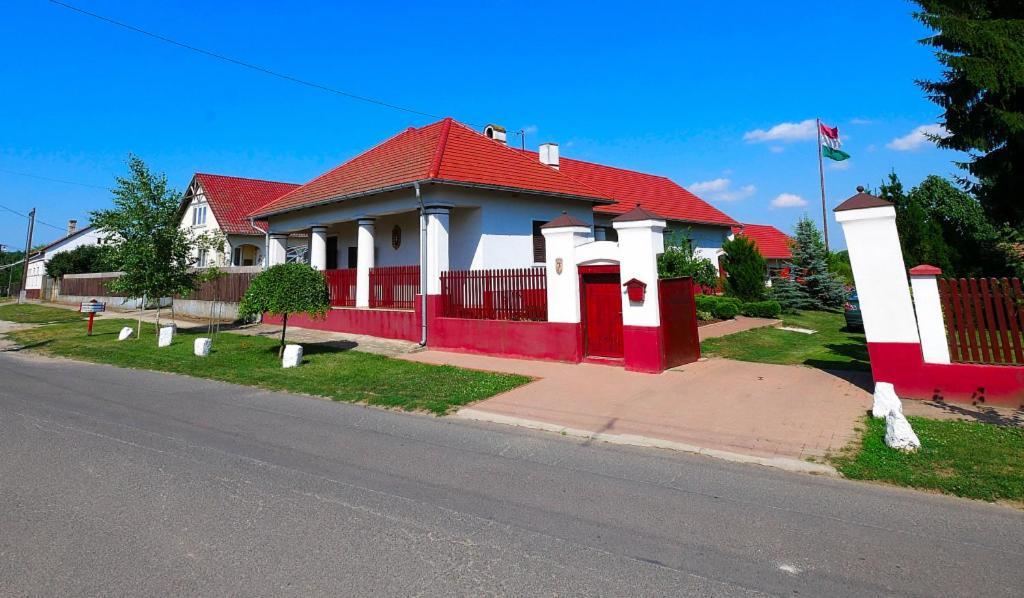Almosdi Topart Vendeghaz Экстерьер фото