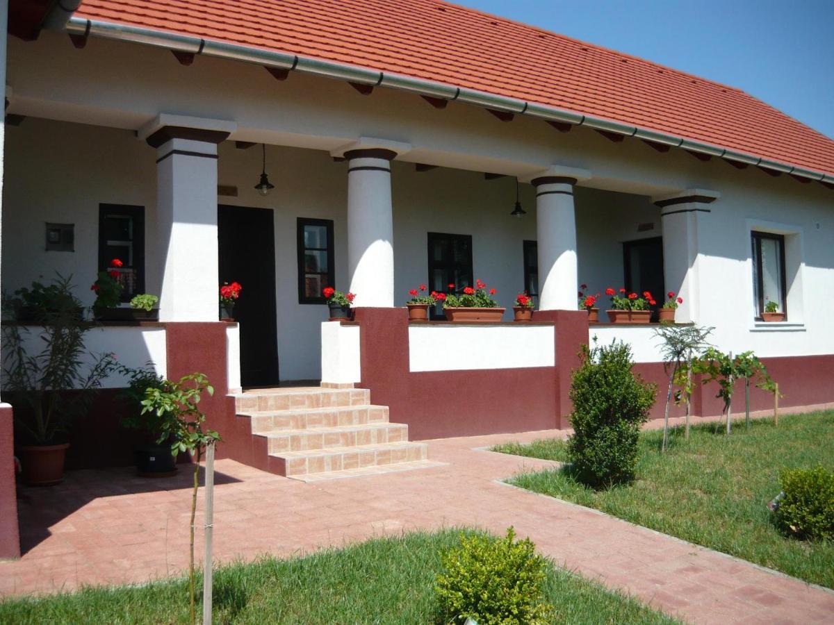 Almosdi Topart Vendeghaz Экстерьер фото
