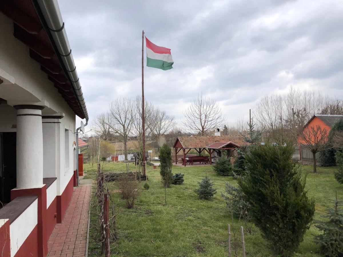 Almosdi Topart Vendeghaz Экстерьер фото
