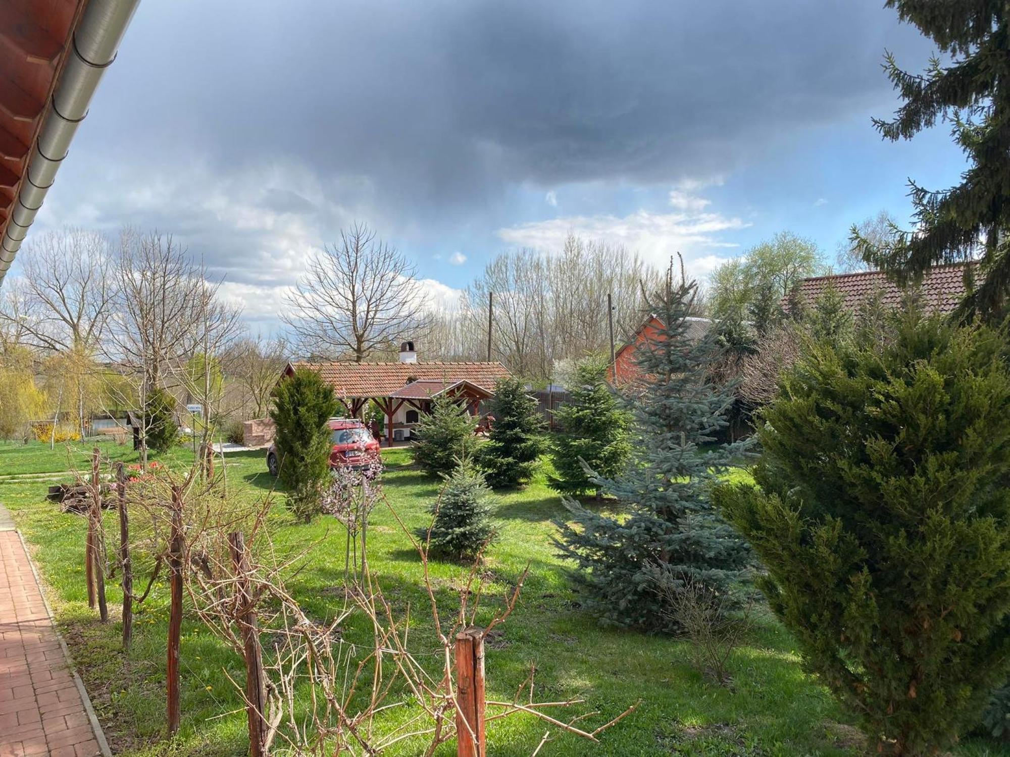 Almosdi Topart Vendeghaz Экстерьер фото